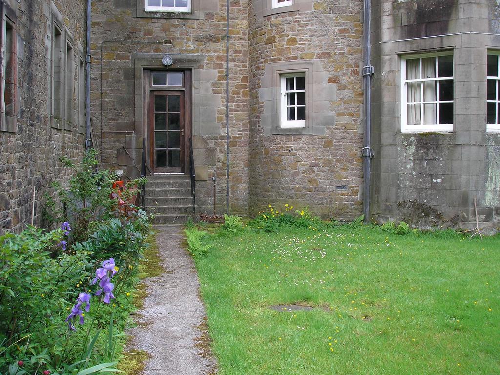 Butlers Quarters Apartment Cairndow Habitación foto